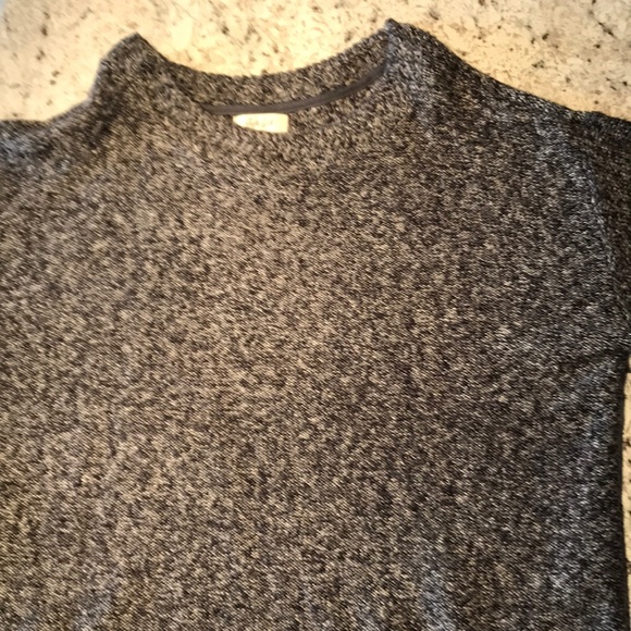 Black sweater - Picture 1 of 2